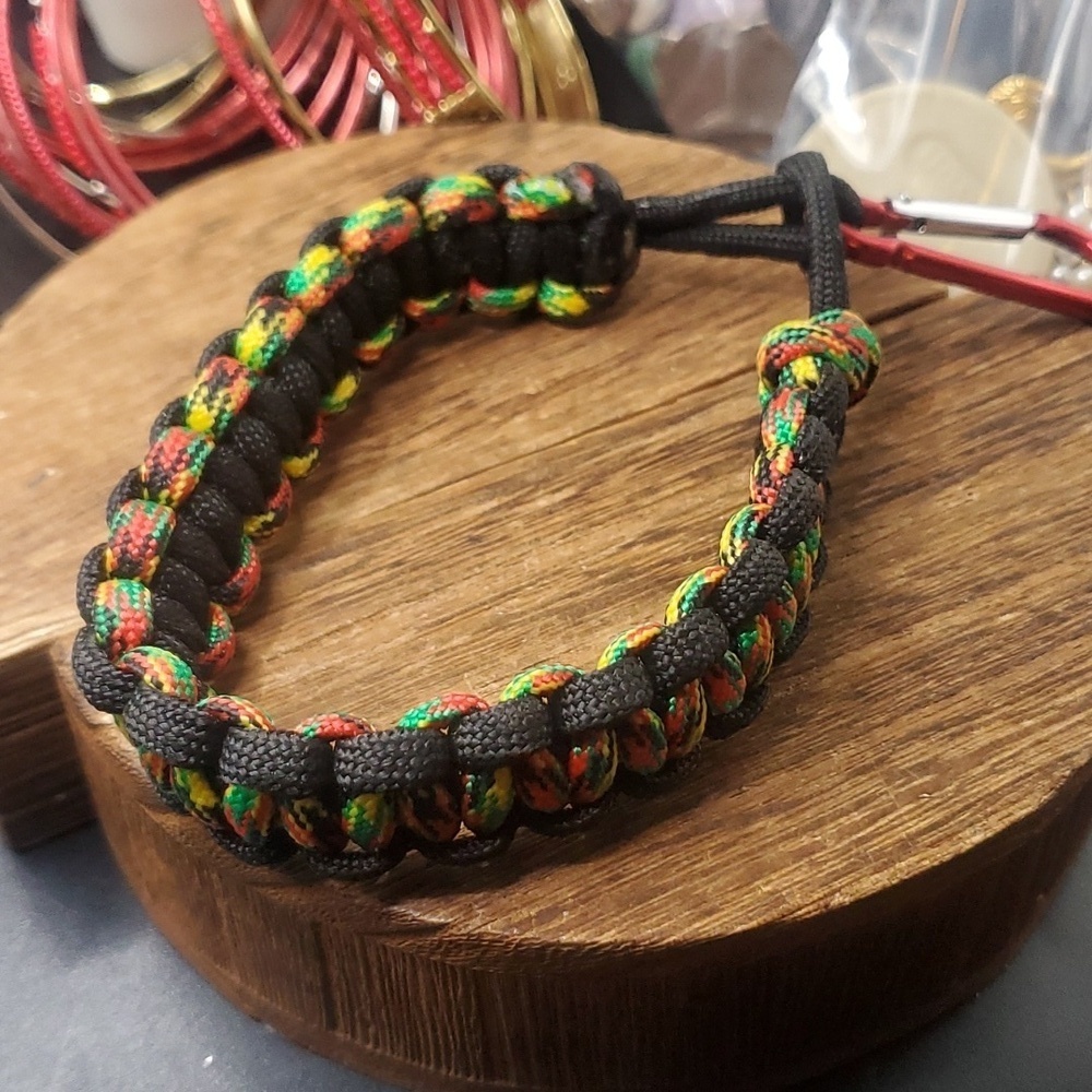 Rastafarian paracord‎ survivalist bracelet B3231